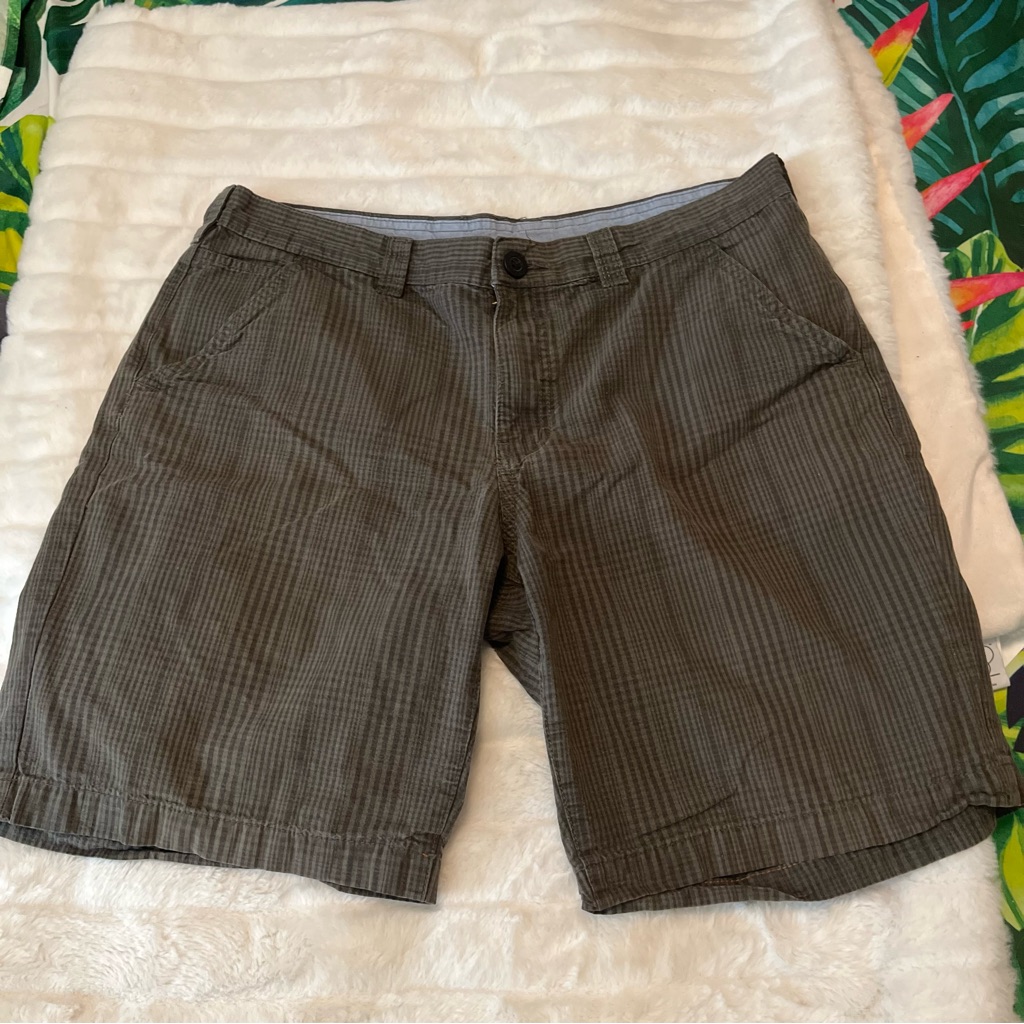 Columbia 32 Green Grey Plaid Casual Outdoor Camping Chino School Shorts